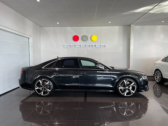 Audi S8 2 of 20