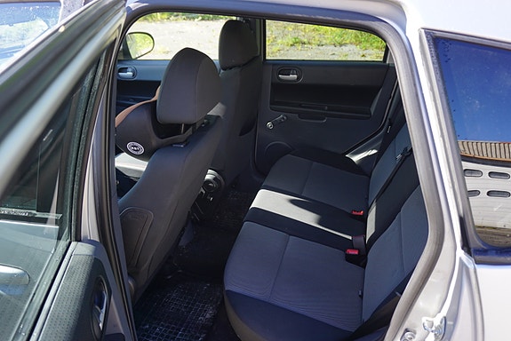 Mitsubishi Colt 6 of 16