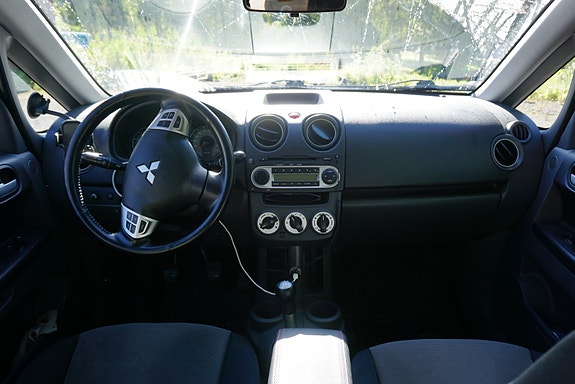 Mitsubishi Colt 7 of 16