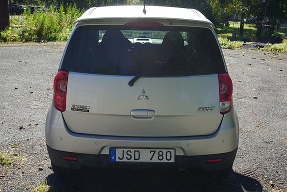 Mitsubishi Colt 4 of 16
