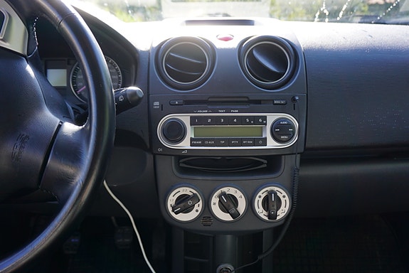 Mitsubishi Colt 8 of 16
