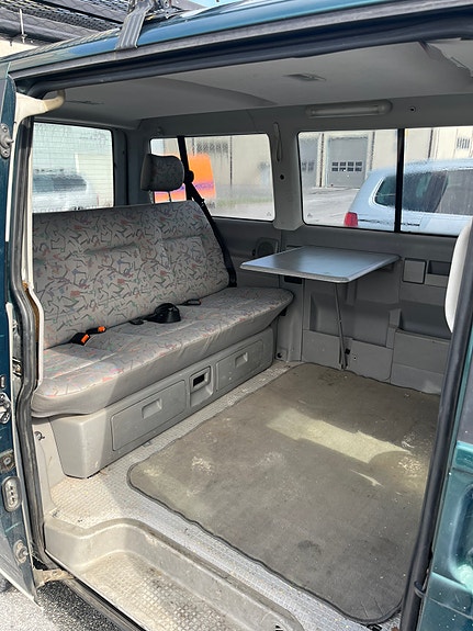 Volkswagen Multivan 2 of 7