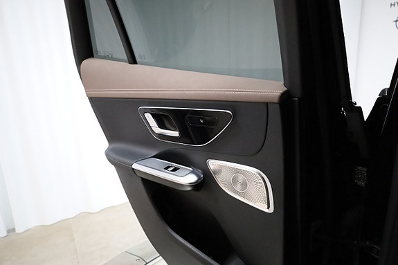 Mercedes-Benz EQE SUV 13 of 30