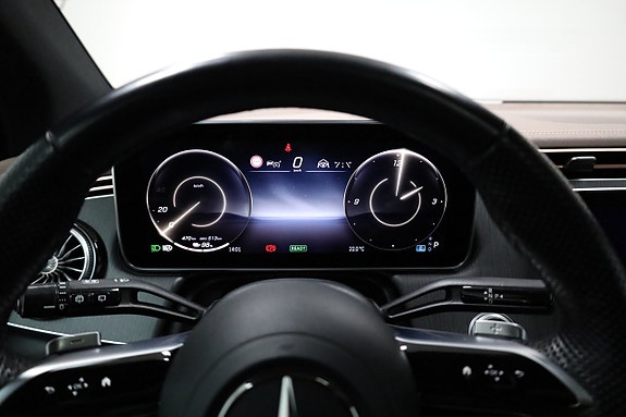 Mercedes-Benz EQE SUV 28 of 30