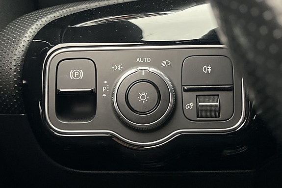 Mercedes-Benz A250 12 of 30