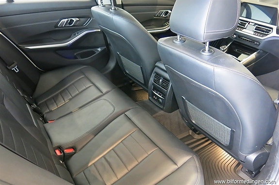 BMW 330e 16 of 16
