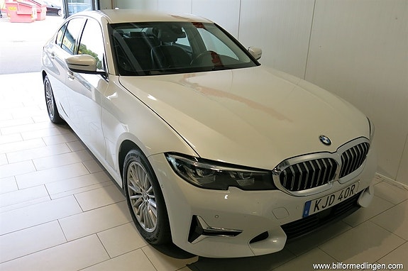 BMW 330e 3 of 16