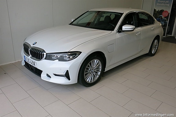 BMW 330e 5 of 16