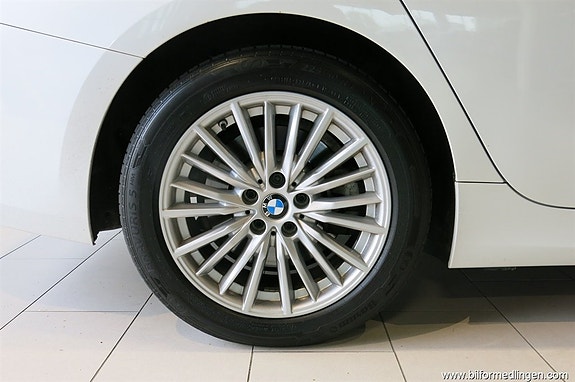 BMW 330e 13 of 16