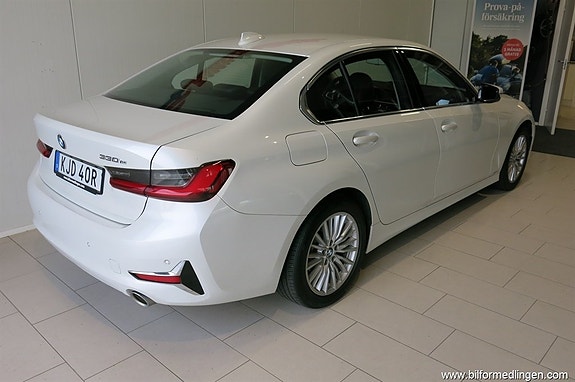 BMW 330e 4 of 16