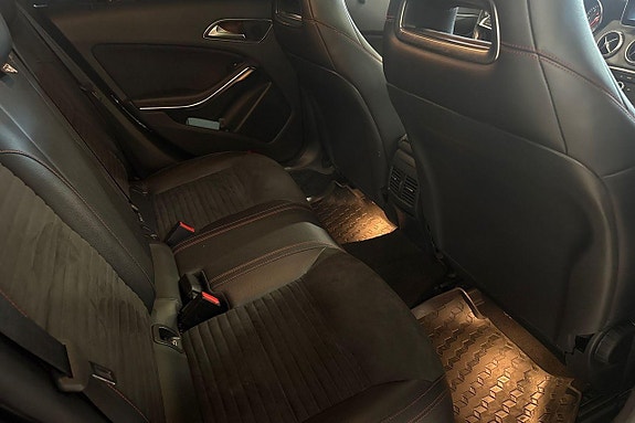 Mercedes-Benz CLA220 d 18 of 26