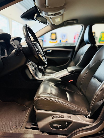 Volvo XC70 12 of 21