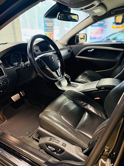 Volvo XC70 11 of 21