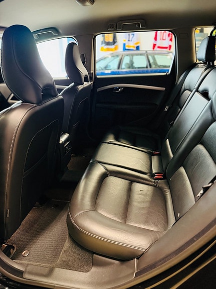 Volvo XC70 14 of 21