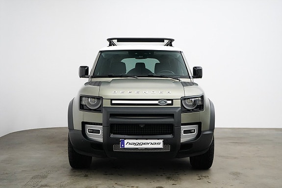 Land Rover Defender 110 25 of 29