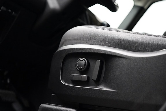 Land Rover Defender 110 7 of 29