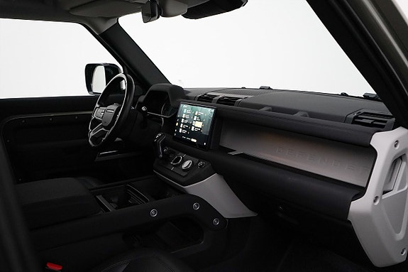 Land Rover Defender 110 19 of 29