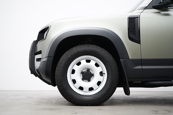 Land Rover Defender 110 2 of 29