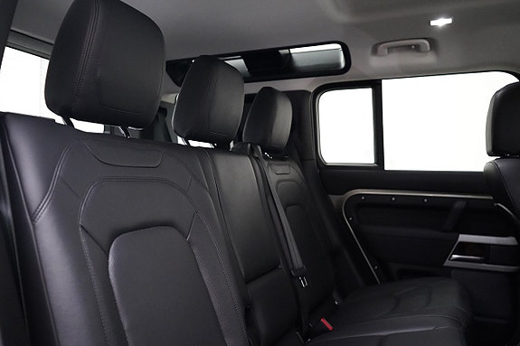 Land Rover Defender 110 20 of 29