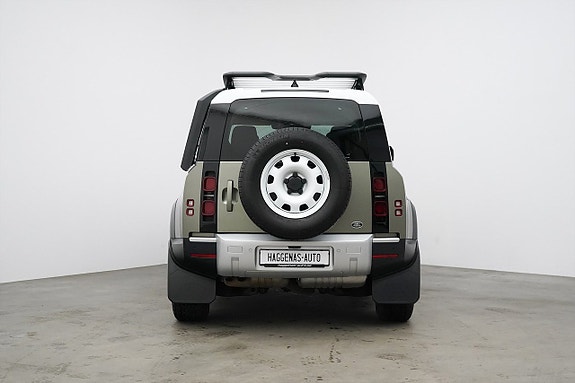 Land Rover Defender 110 23 of 29