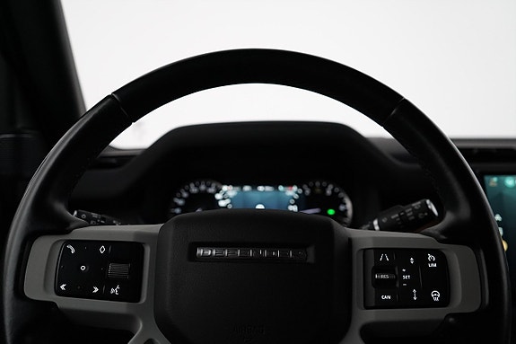 Land Rover Defender 110 10 of 29