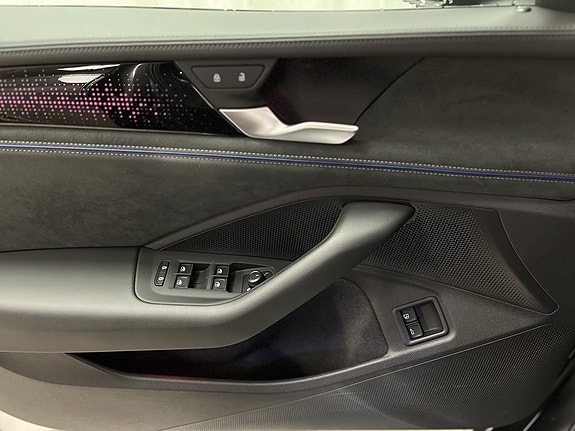Volkswagen Passat 16 of 18