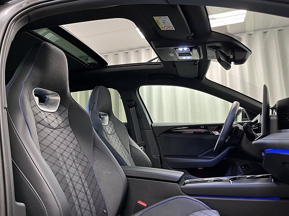 Volkswagen Passat 17 of 18
