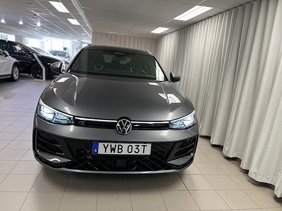 Volkswagen Passat 5 of 18