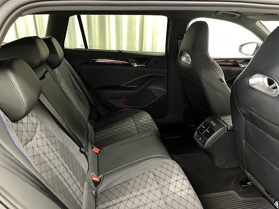 Volkswagen Passat 10 of 18
