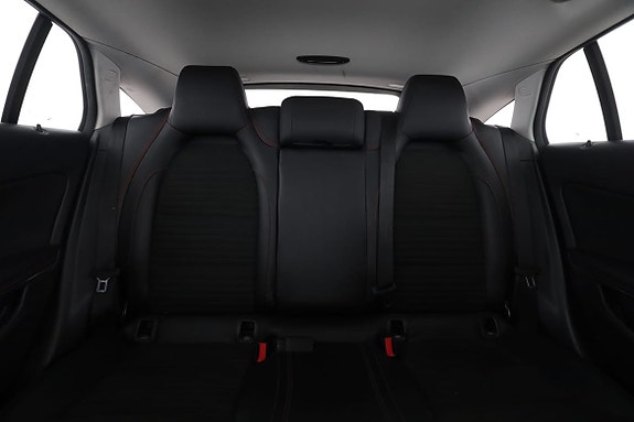 Mercedes-Benz CLA180 16 of 30