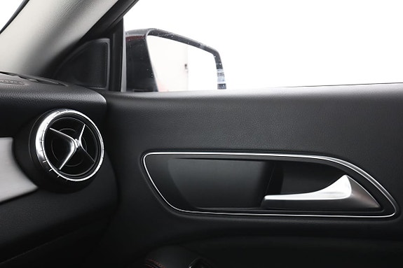 Mercedes-Benz CLA180 30 of 30