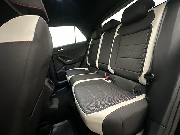 Volkswagen T-Roc 15 of 29
