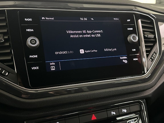 Volkswagen T-Roc 20 of 29
