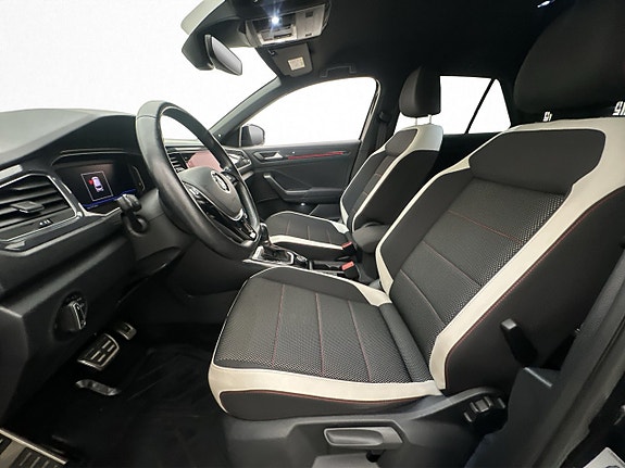 Volkswagen T-Roc 12 of 29
