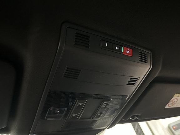 Volkswagen T-Roc 25 of 29