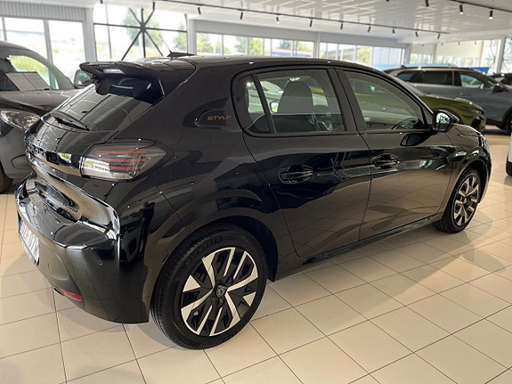 Peugeot 208 4 of 14