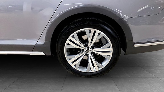Volkswagen Passat Alltrack 6 of 12
