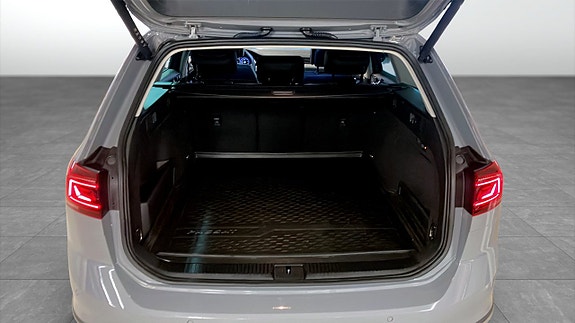 Volkswagen Passat Alltrack 12 of 12