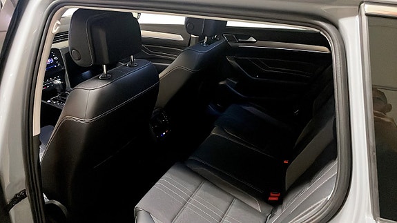 Volkswagen Passat Alltrack 11 of 12
