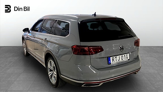 Volkswagen Passat Alltrack 3 of 12