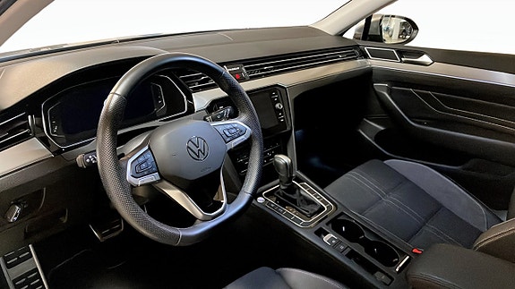 Volkswagen Passat Alltrack 7 of 12