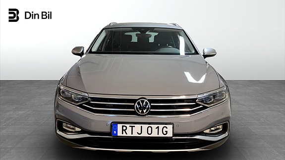 Volkswagen Passat Alltrack 4 of 12