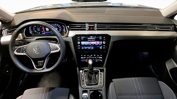Volkswagen Passat Alltrack 10 of 12