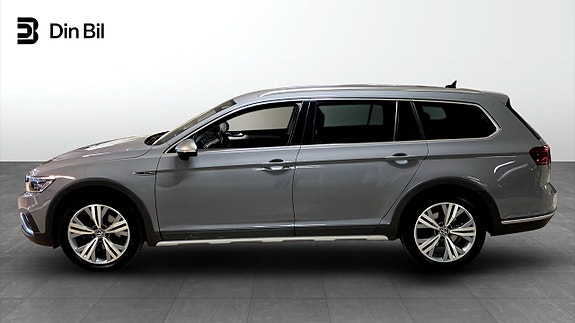 Volkswagen Passat Alltrack 2 of 12