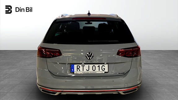 Volkswagen Passat Alltrack 5 of 12