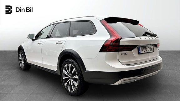 Volvo V90 Cross Country 3 of 12