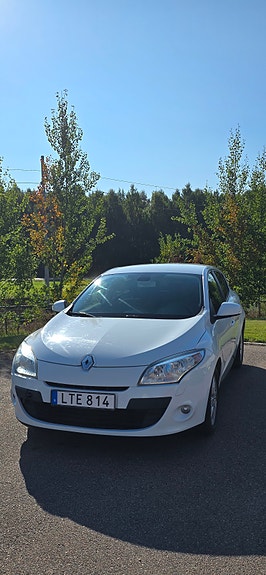 Renault Megane III 2 of 8