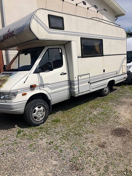 Husbilar köpes även med fuktskador ring Peter  0705-127991
