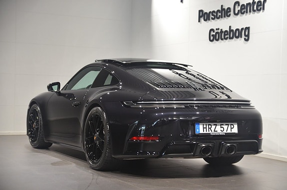 Porsche 911 Carrera 4 GTS 6 of 18
