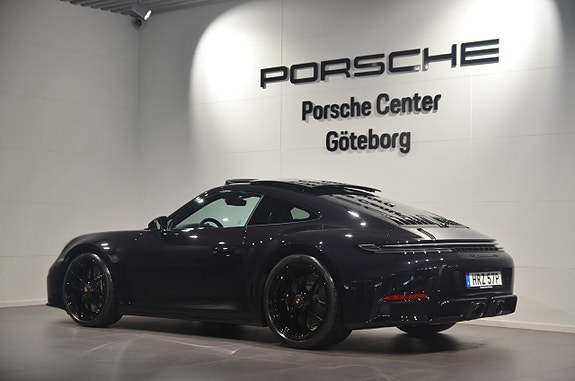 Porsche 911 Carrera 4 GTS 5 of 18
